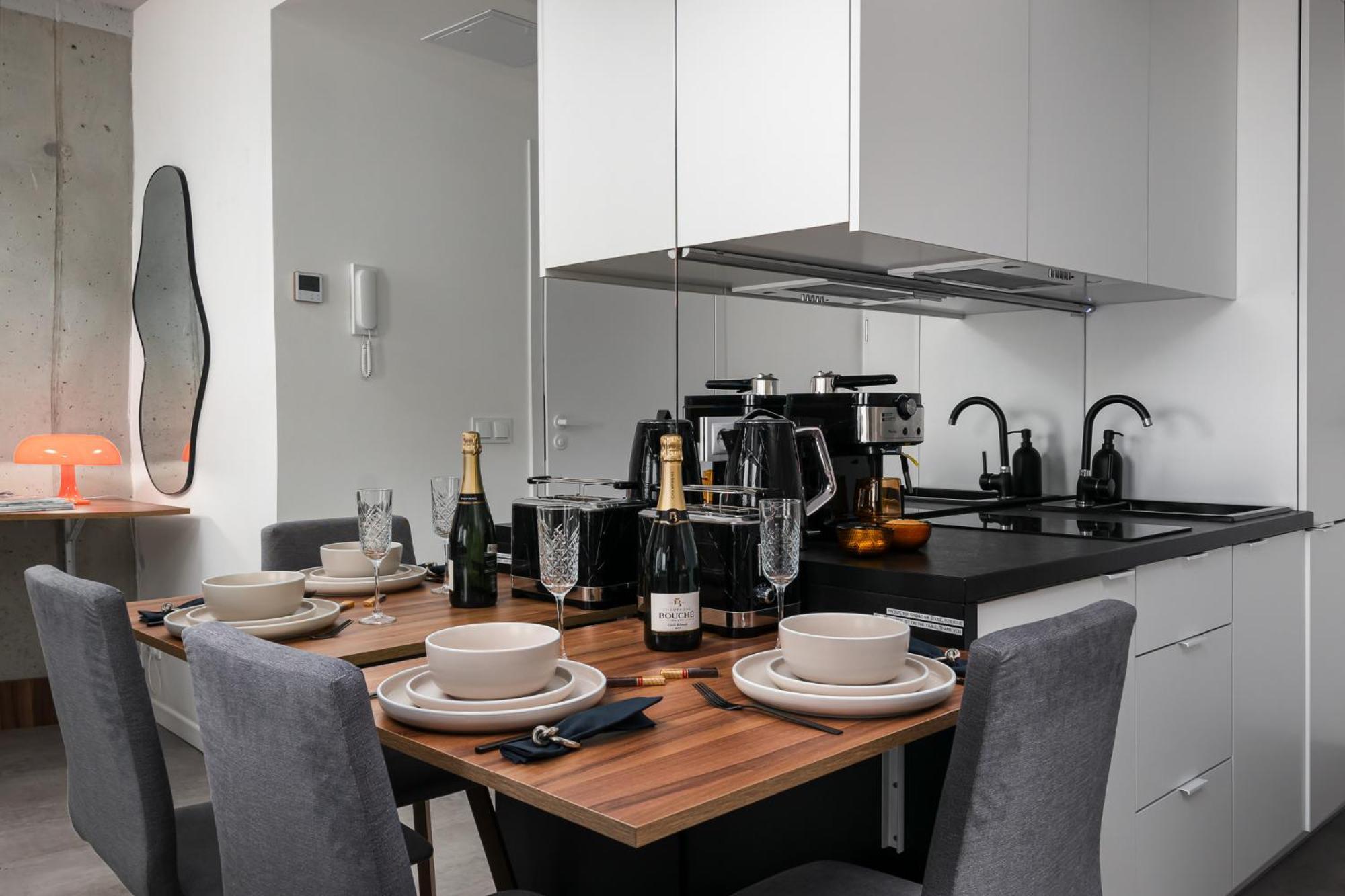 Apartments Wroc'Love By Me &301 Legnicka & Self Check-In 24H & Lift & Air Conditioning Breslavia Exterior foto
